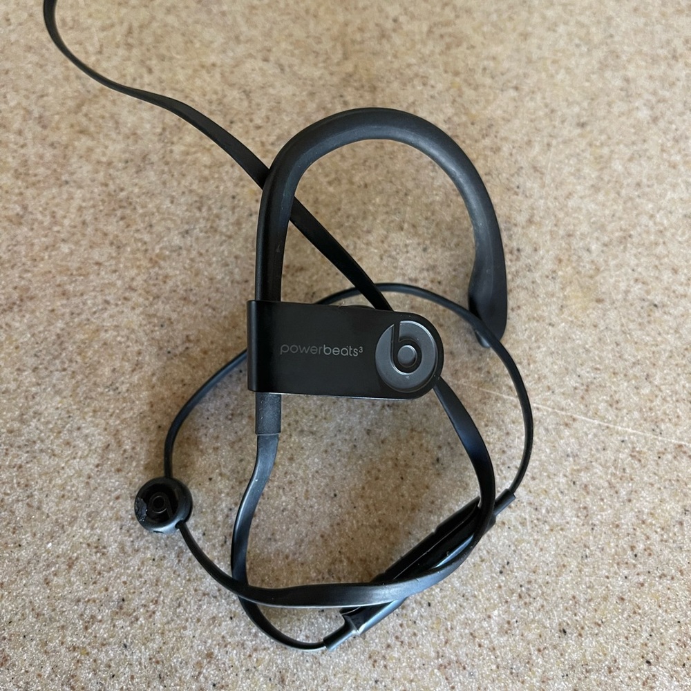Powerbeats3 headphones black